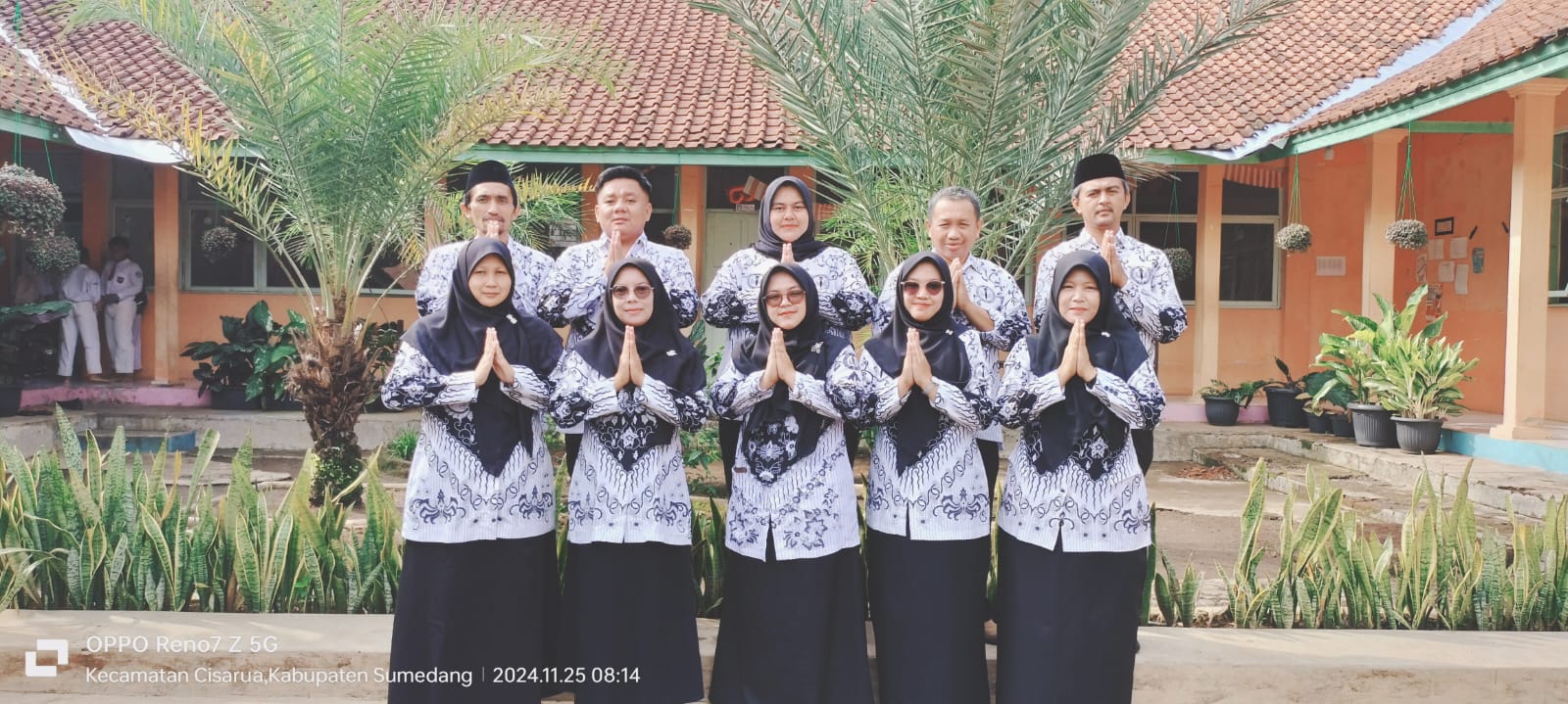 Guru Guru MTs Al-Hikmah Cicelot